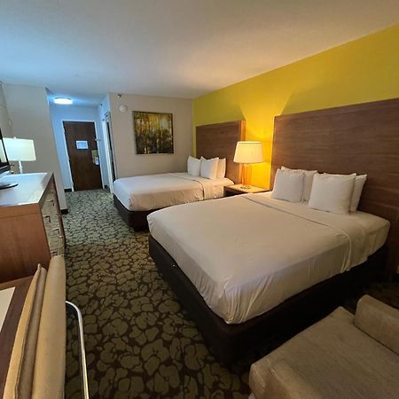 Ramada Plaza By Wyndham Charlotte South End Airport Hotel Exterior foto