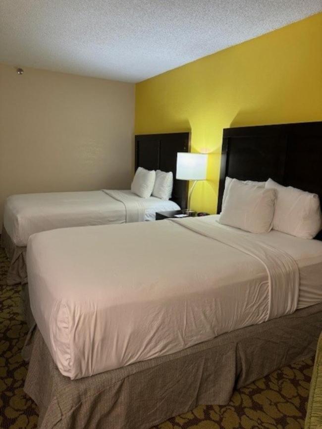Ramada Plaza By Wyndham Charlotte South End Airport Hotel Exterior foto