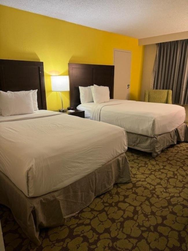 Ramada Plaza By Wyndham Charlotte South End Airport Hotel Exterior foto