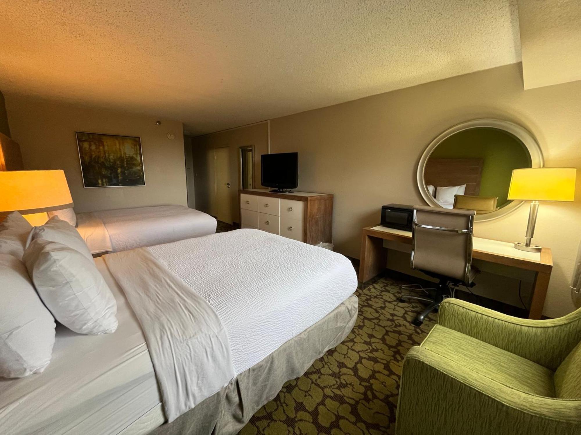 Ramada Plaza By Wyndham Charlotte South End Airport Hotel Exterior foto