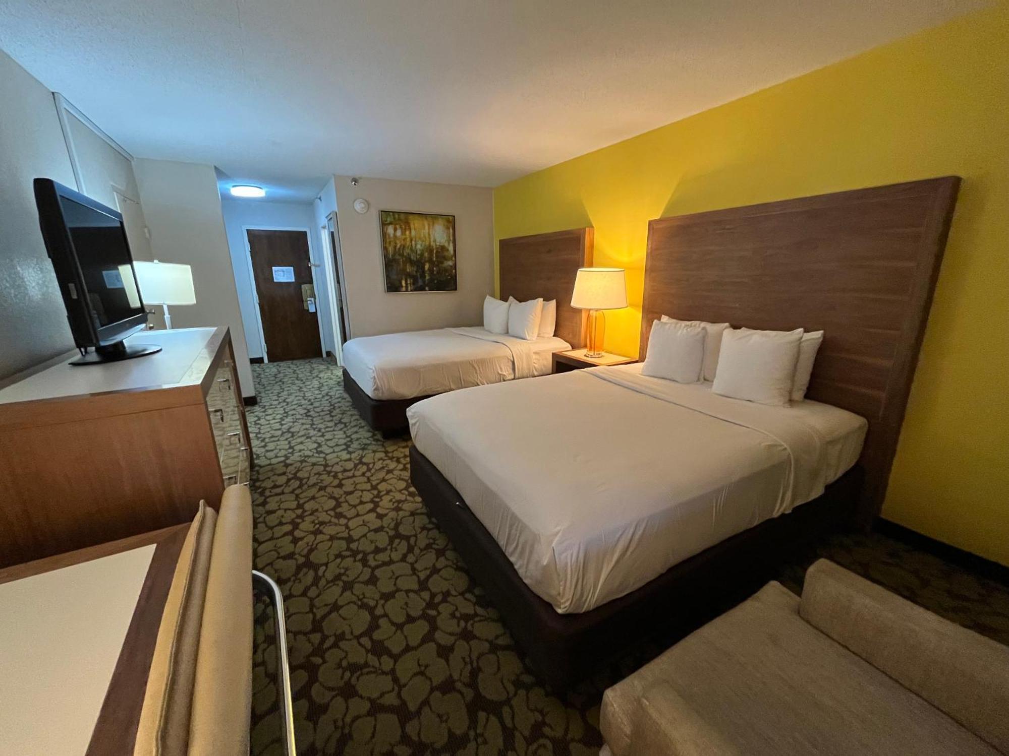 Ramada Plaza By Wyndham Charlotte South End Airport Hotel Exterior foto