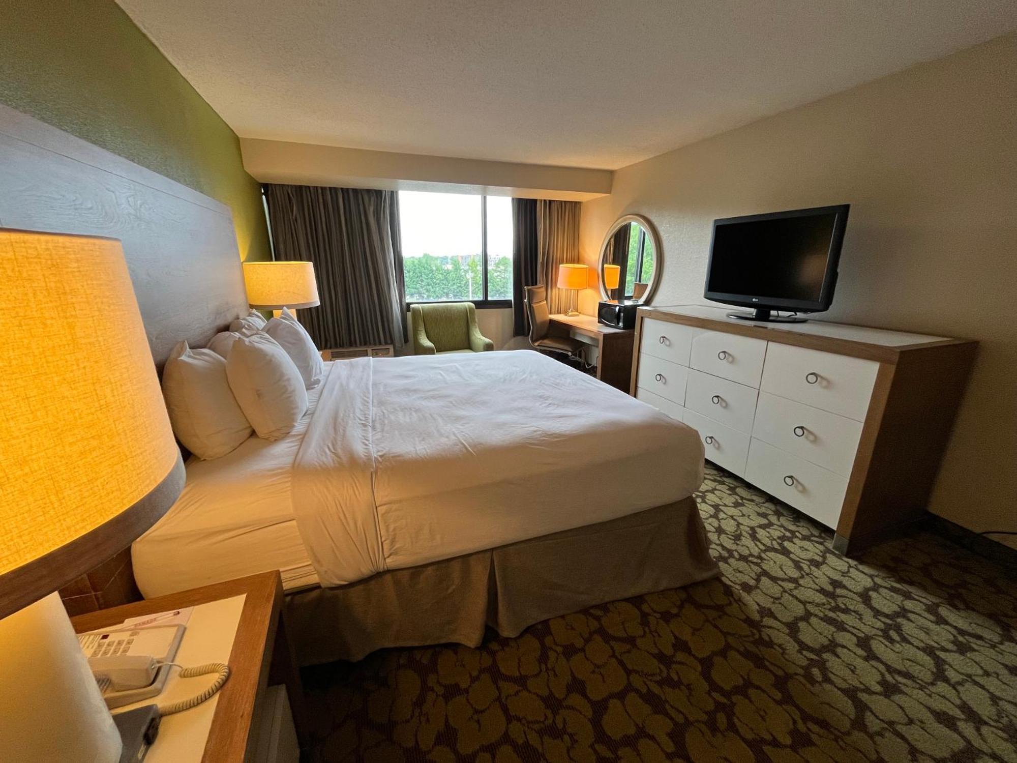 Ramada Plaza By Wyndham Charlotte South End Airport Hotel Exterior foto