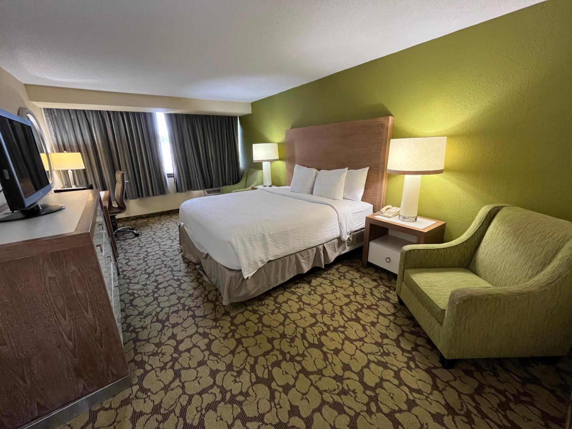 Ramada Plaza By Wyndham Charlotte South End Airport Hotel Exterior foto