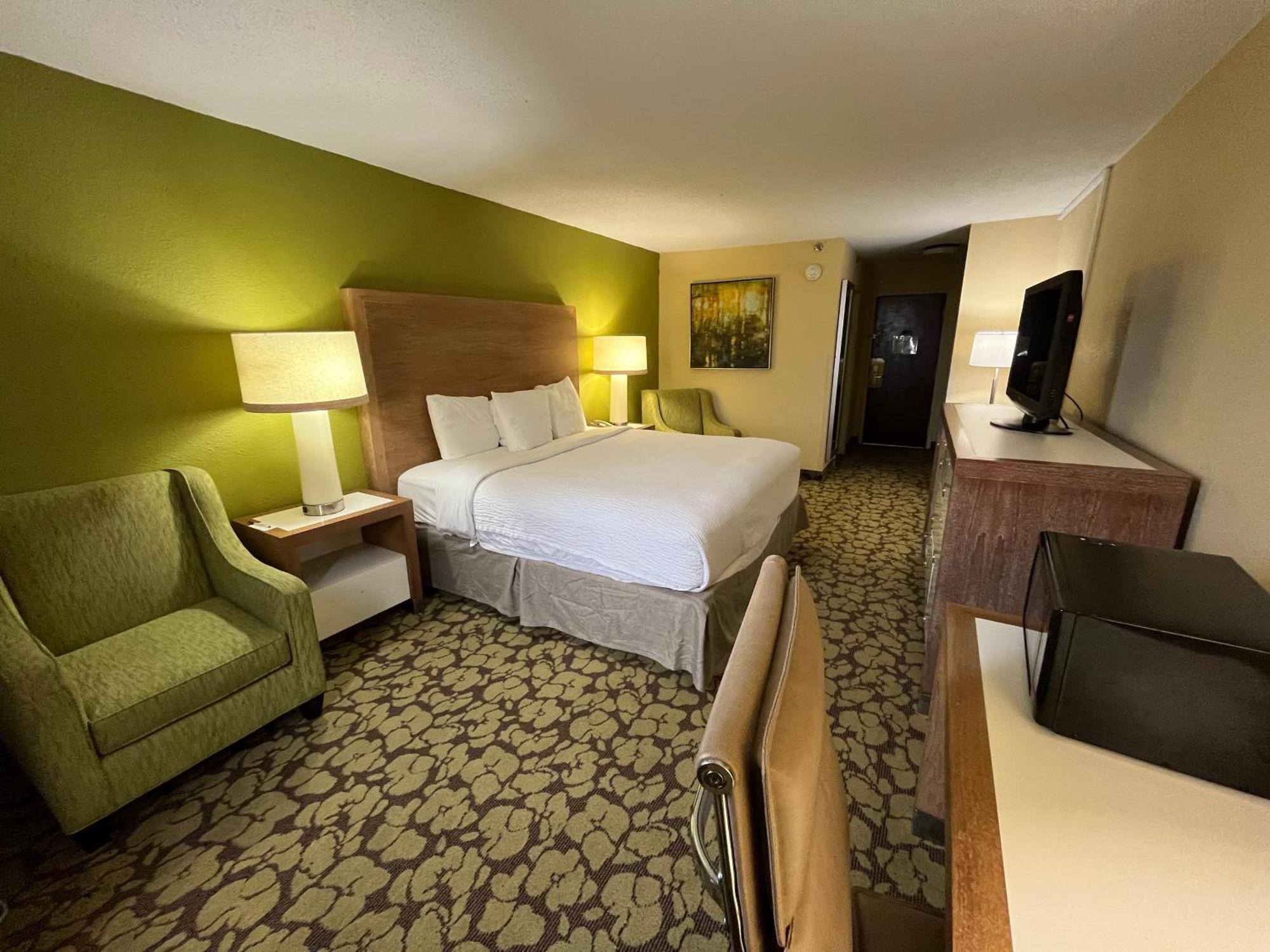 Ramada Plaza By Wyndham Charlotte South End Airport Hotel Exterior foto