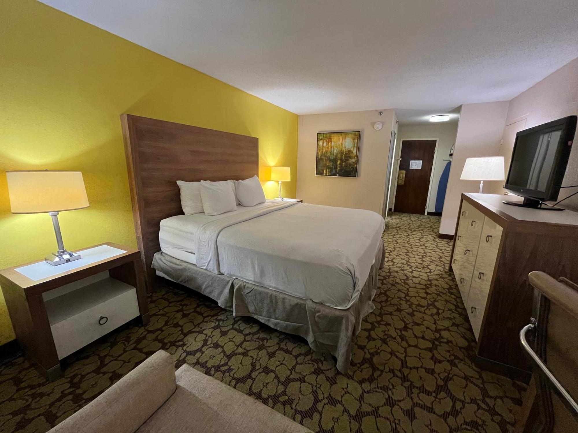 Ramada Plaza By Wyndham Charlotte South End Airport Hotel Exterior foto