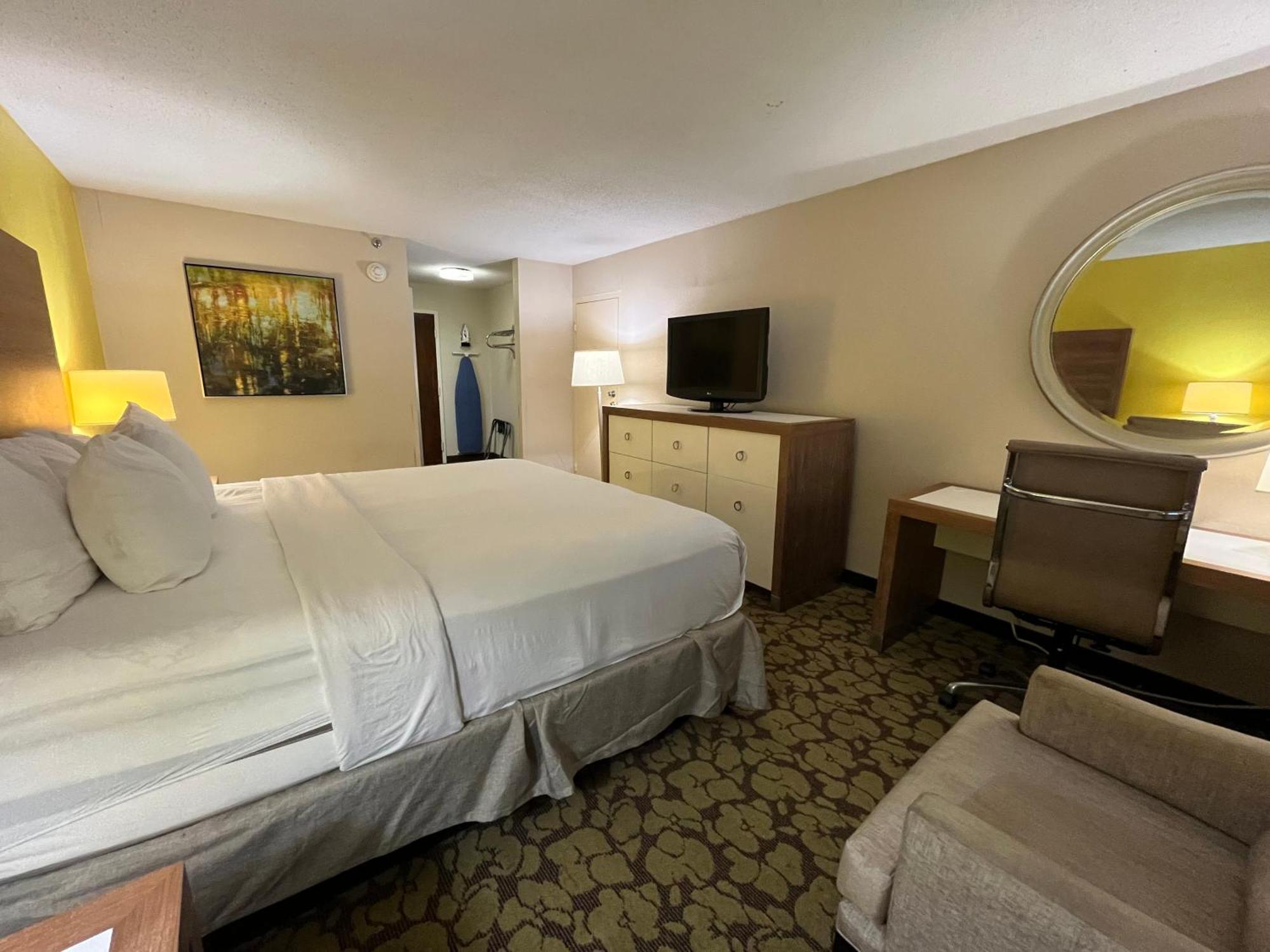 Ramada Plaza By Wyndham Charlotte South End Airport Hotel Exterior foto