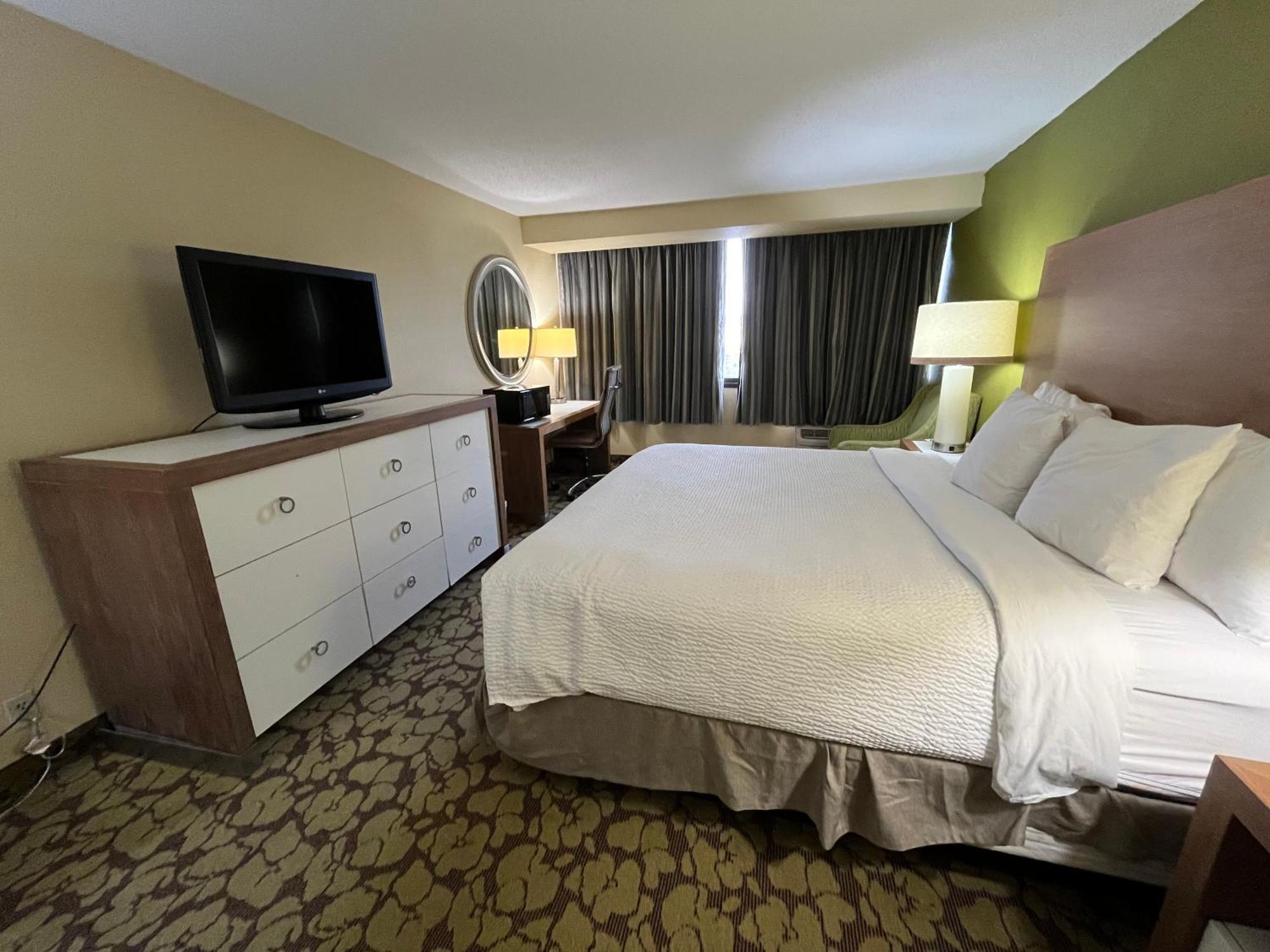 Ramada Plaza By Wyndham Charlotte South End Airport Hotel Exterior foto
