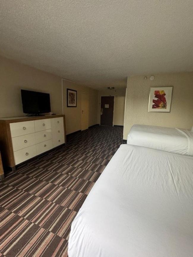 Ramada Plaza By Wyndham Charlotte South End Airport Hotel Exterior foto